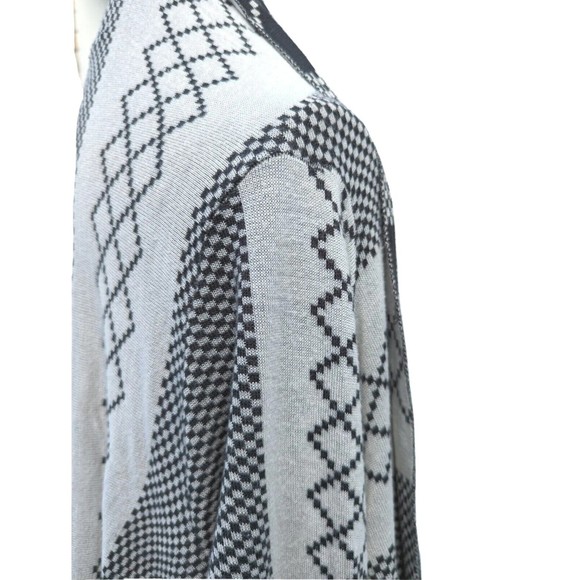 Mia Maddison Cardigan Sweater Shawl Poncho Rayon Gray Diamond Geometric Fringe L - Picture 7 of 7